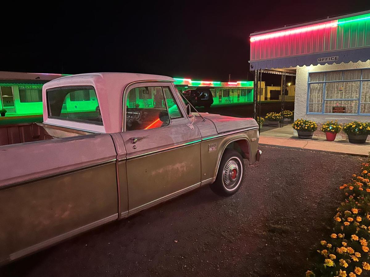 Maverick Motel Ратон Экстерьер фото